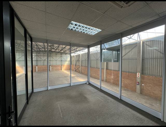 1,350M² WAREHOUSE TO LET IN JET PARK